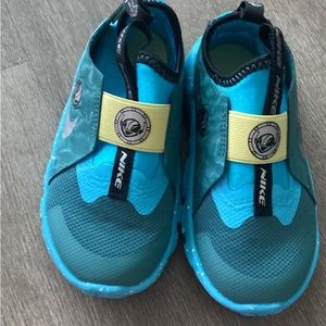 New Nike kids shoes size 9c